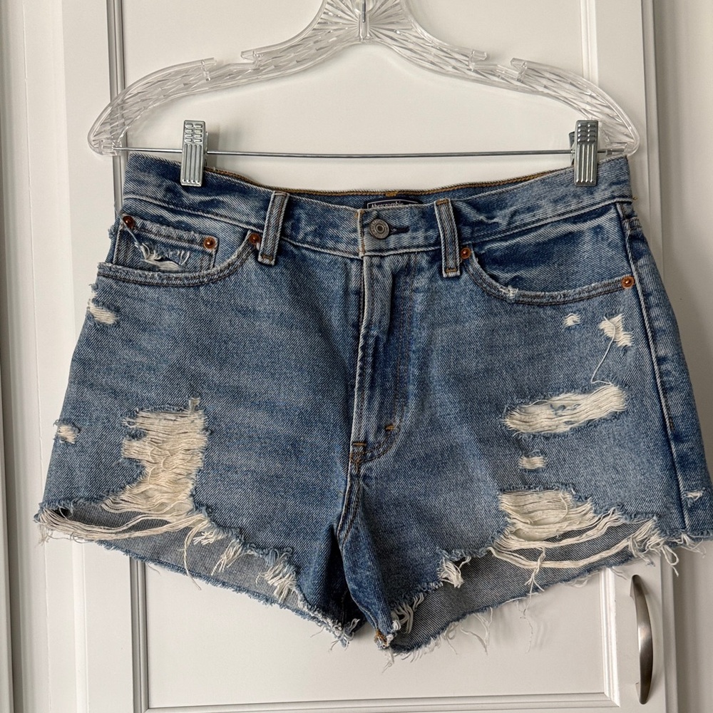 Abercrombie & Fitch. The Annie high-rise short size 28/6. Perfect condition.